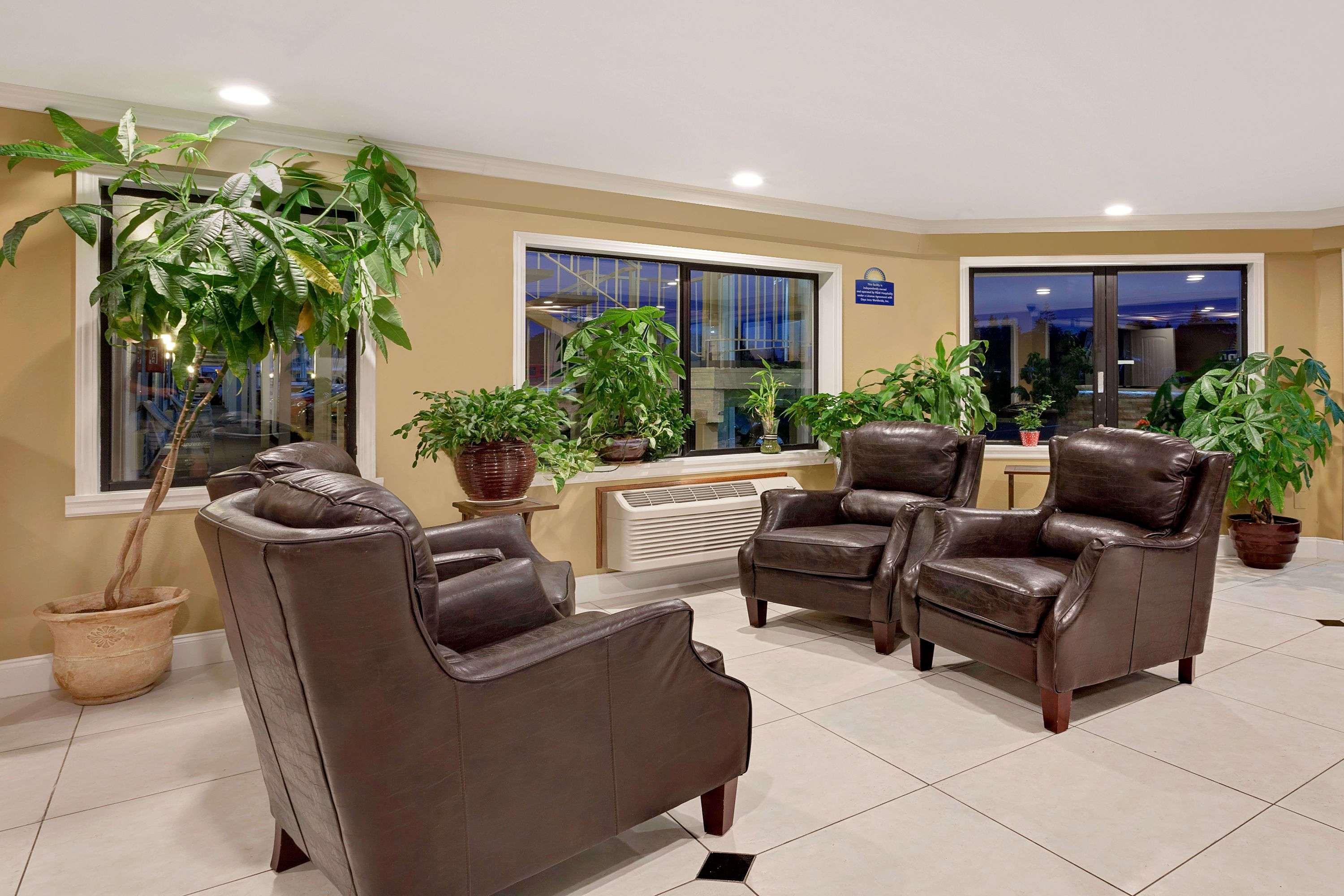 Days Inn By Wyndham Lakewood South Tacoma מראה חיצוני תמונה