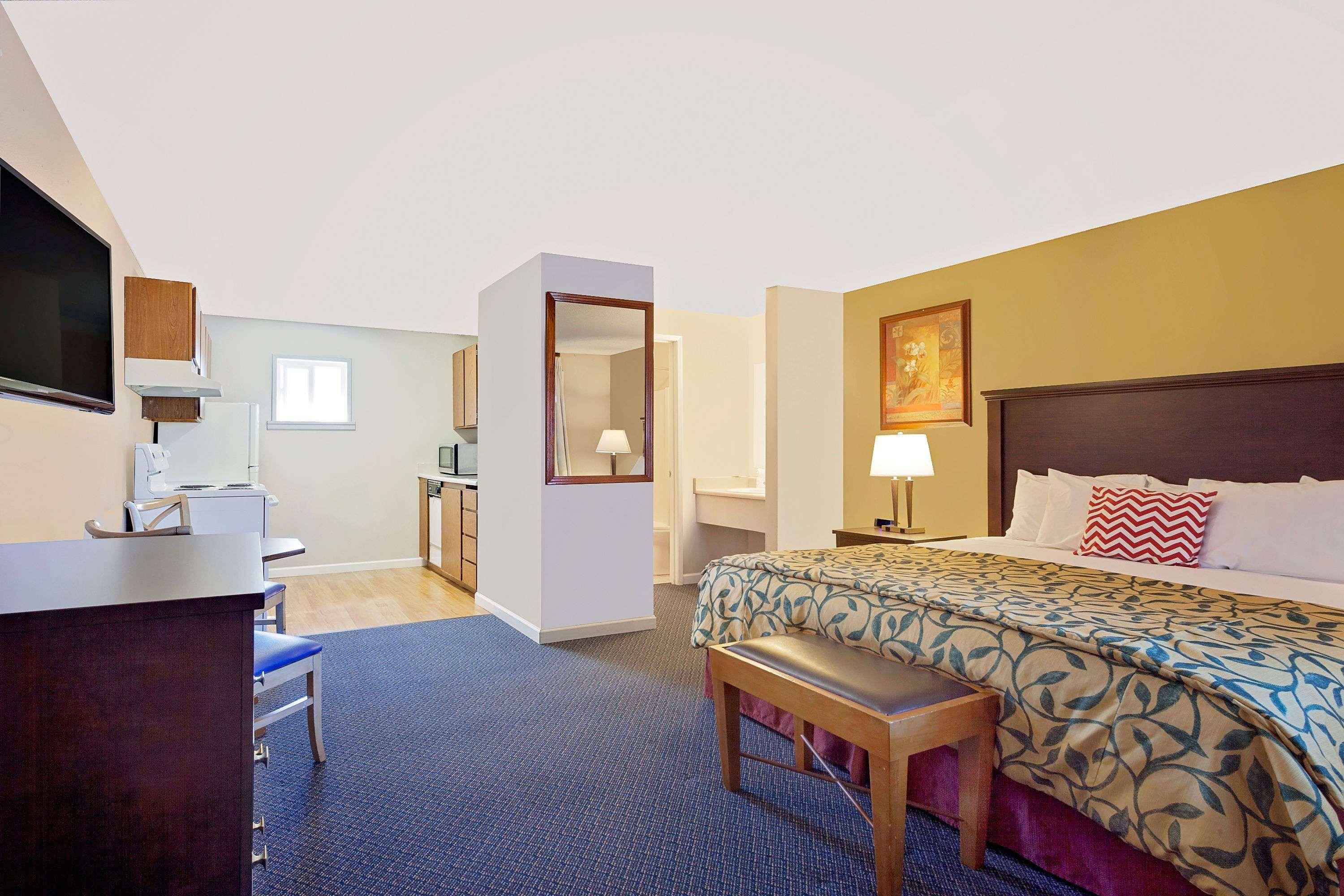 Days Inn By Wyndham Lakewood South Tacoma מראה חיצוני תמונה