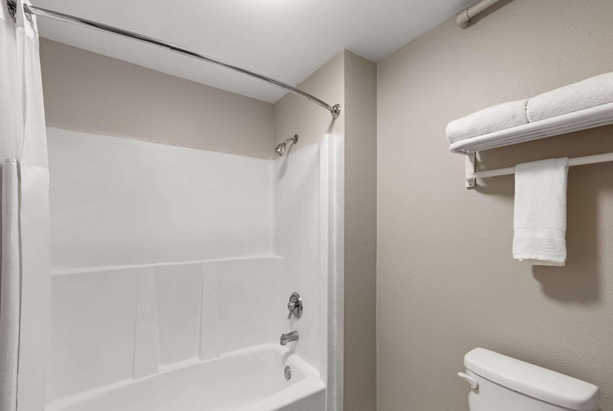 Days Inn By Wyndham Lakewood South Tacoma מראה חיצוני תמונה