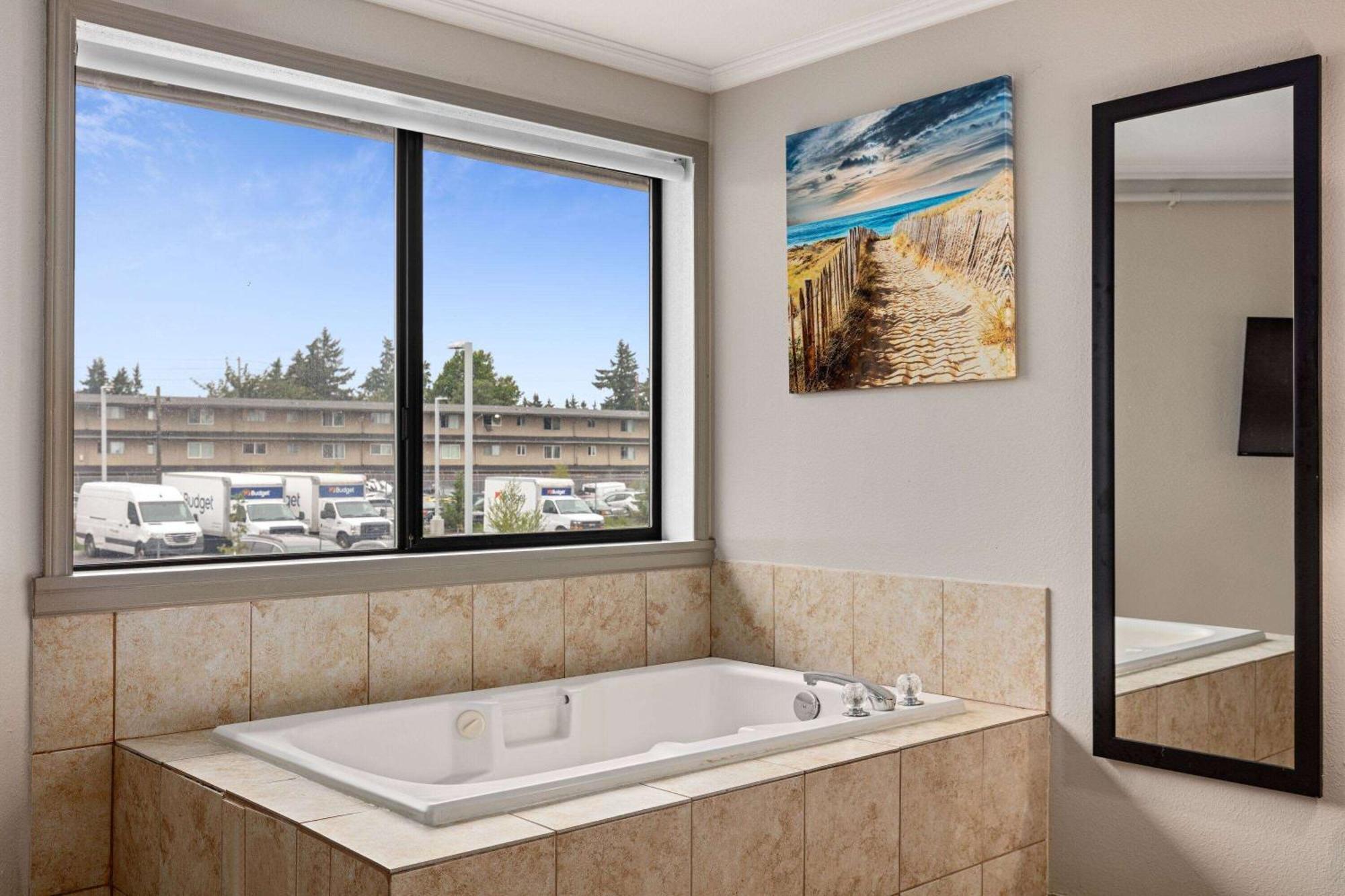 Days Inn By Wyndham Lakewood South Tacoma מראה חיצוני תמונה