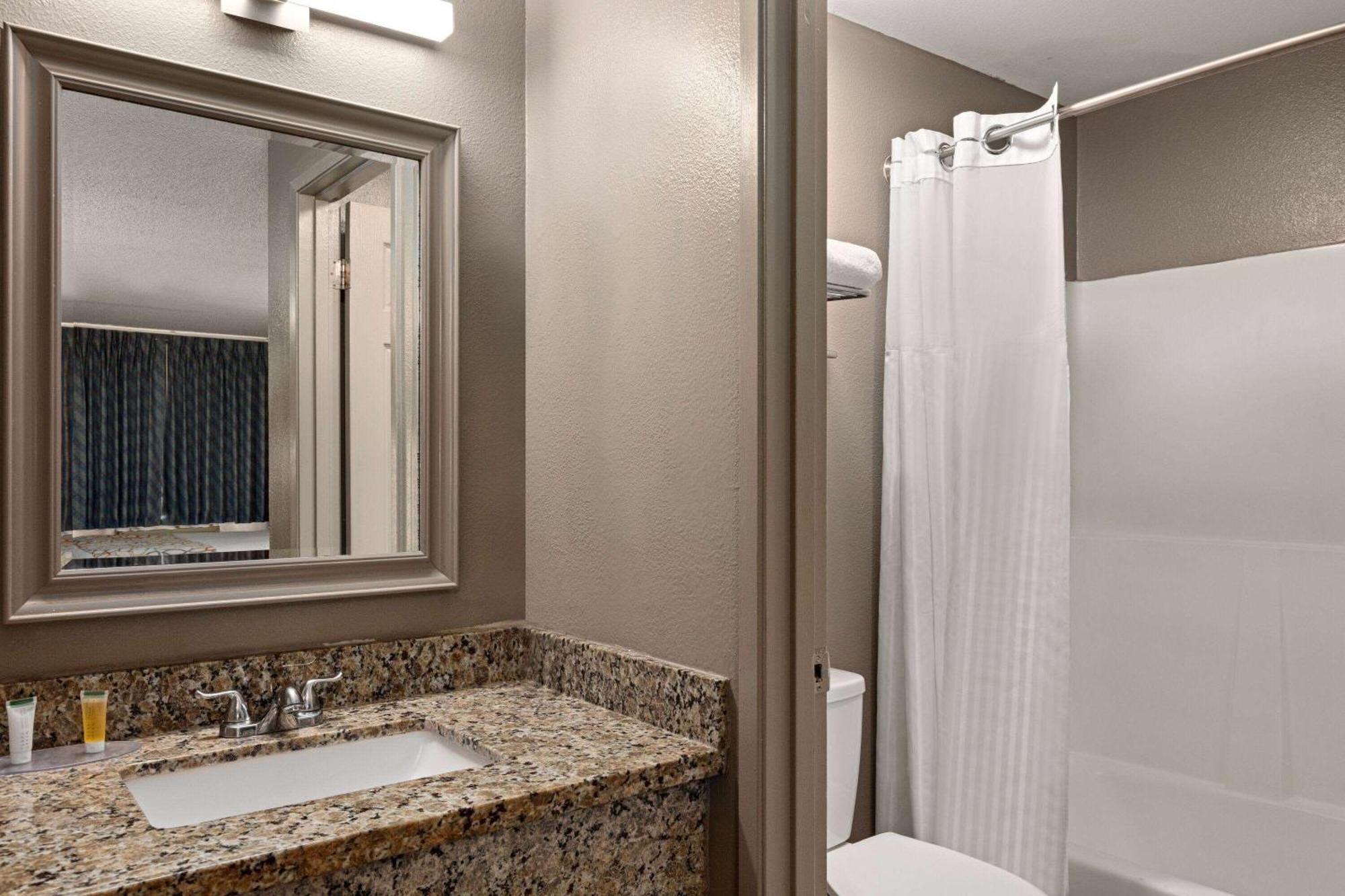 Days Inn By Wyndham Lakewood South Tacoma מראה חיצוני תמונה