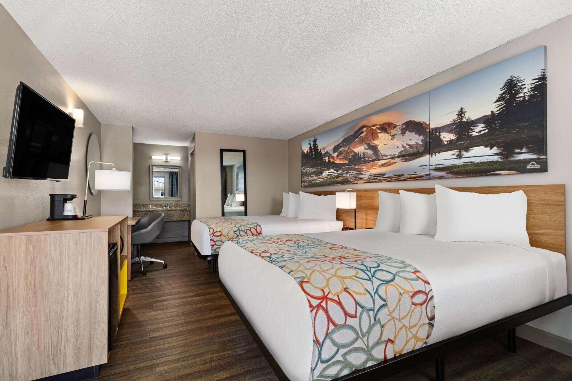 Days Inn By Wyndham Lakewood South Tacoma מראה חיצוני תמונה