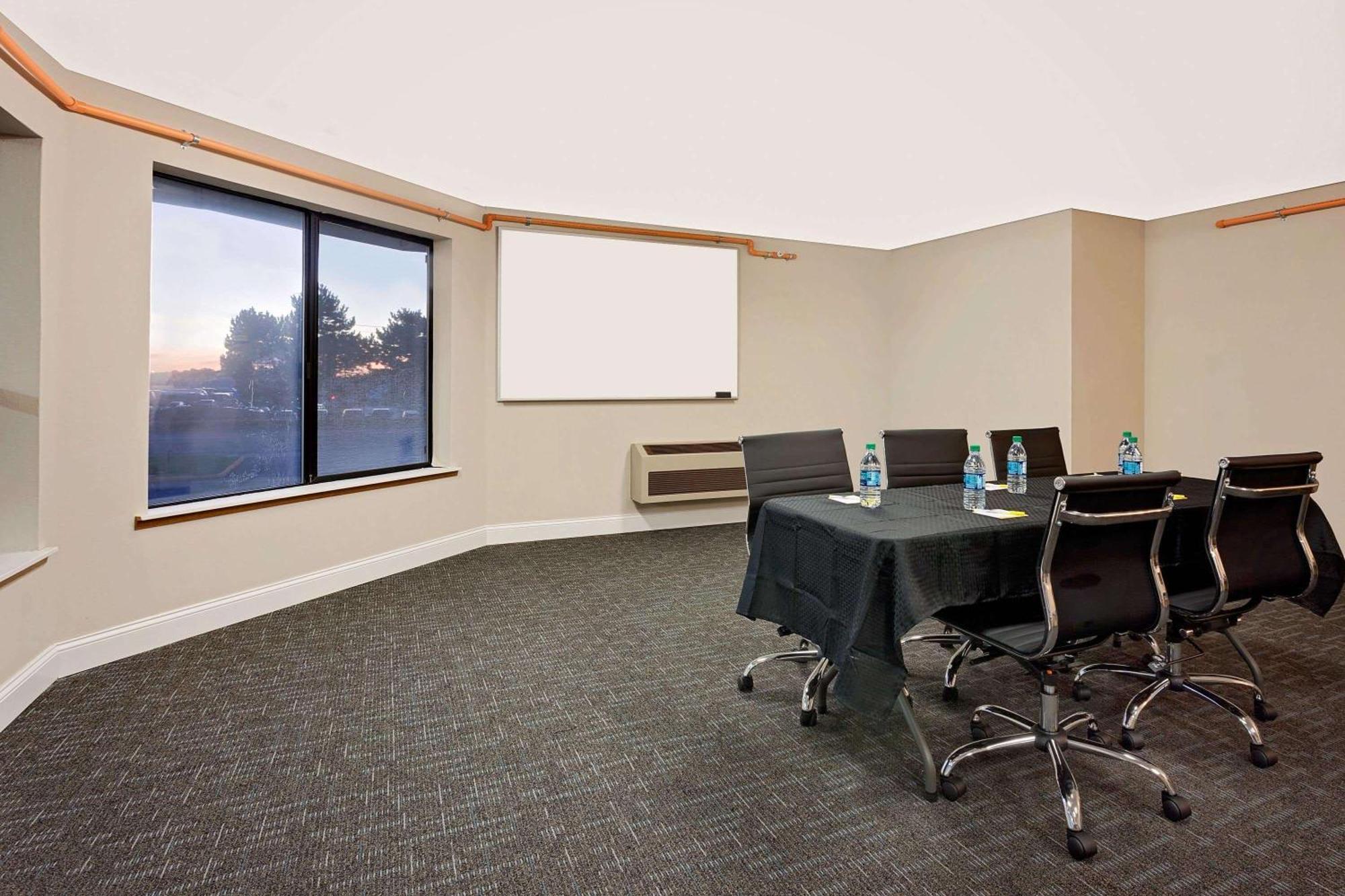 Days Inn By Wyndham Lakewood South Tacoma מראה חיצוני תמונה