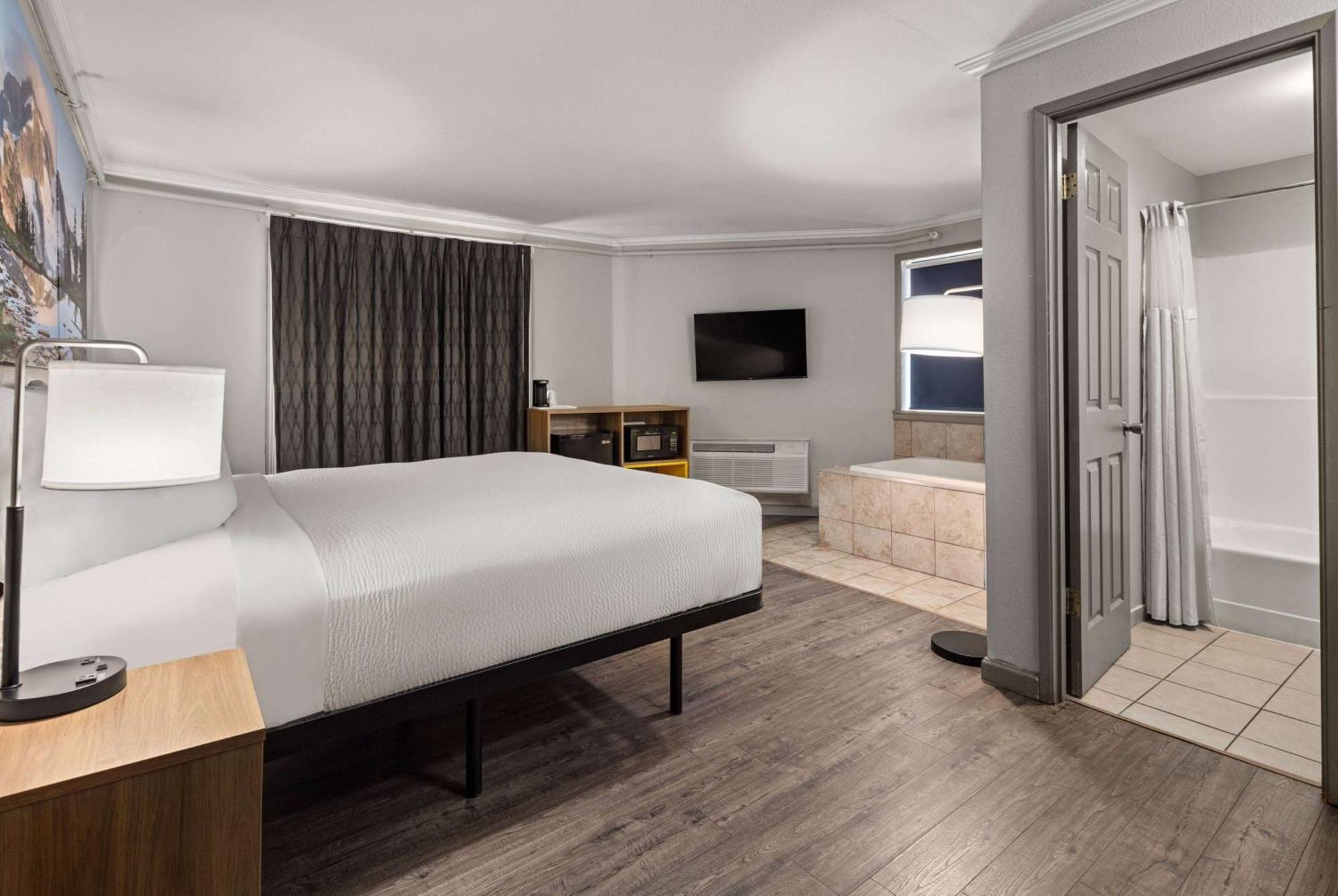Days Inn By Wyndham Lakewood South Tacoma מראה חיצוני תמונה