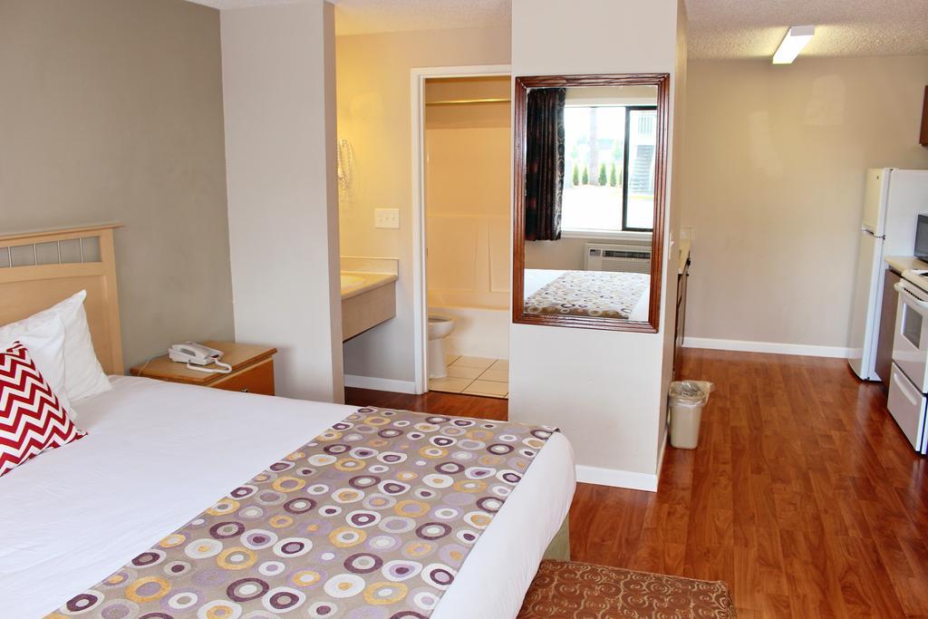 Days Inn By Wyndham Lakewood South Tacoma מראה חיצוני תמונה