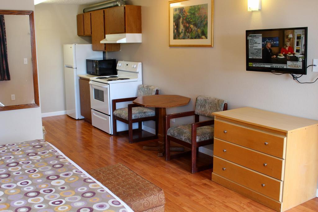 Days Inn By Wyndham Lakewood South Tacoma מראה חיצוני תמונה