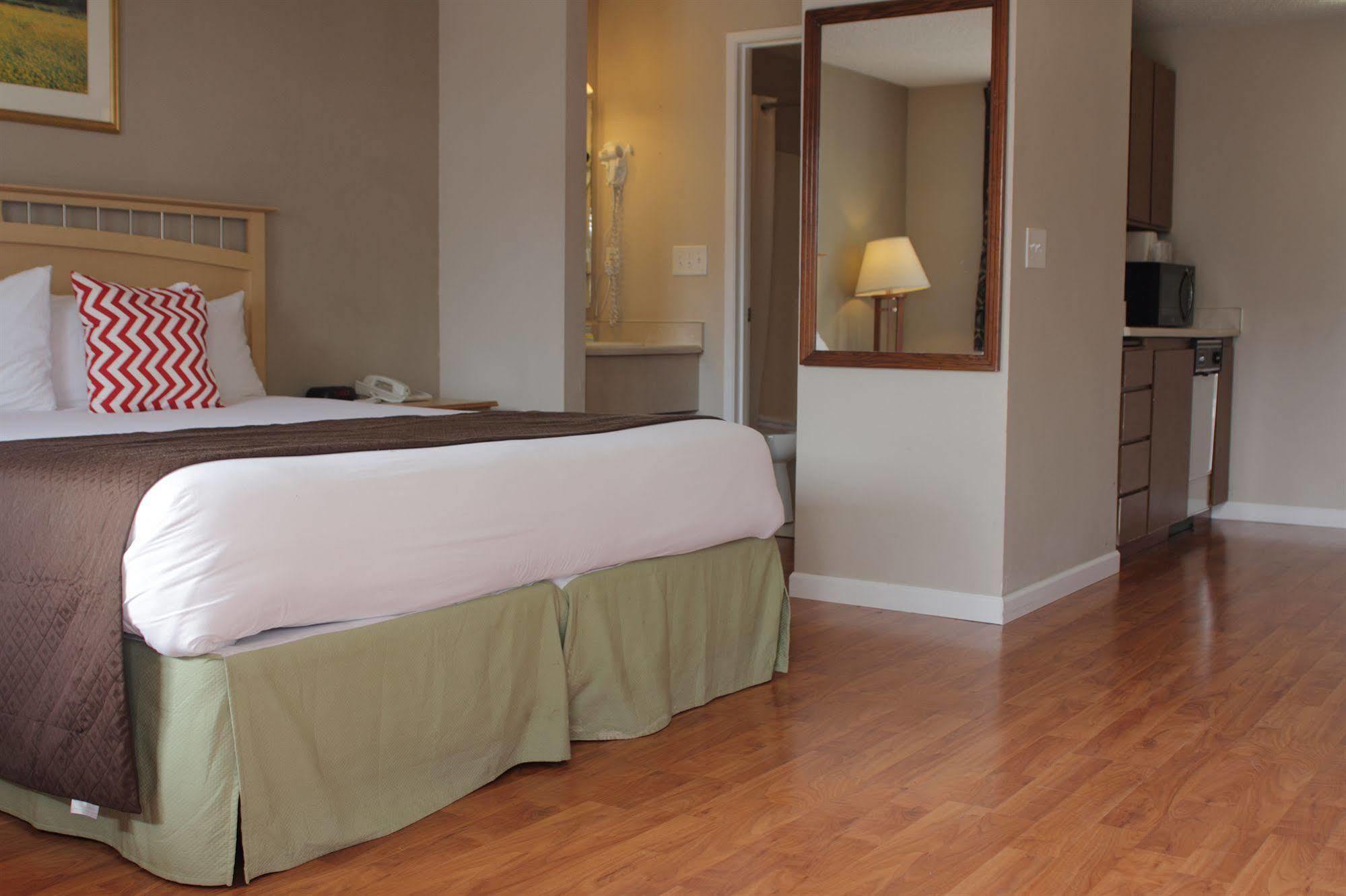 Days Inn By Wyndham Lakewood South Tacoma מראה חיצוני תמונה