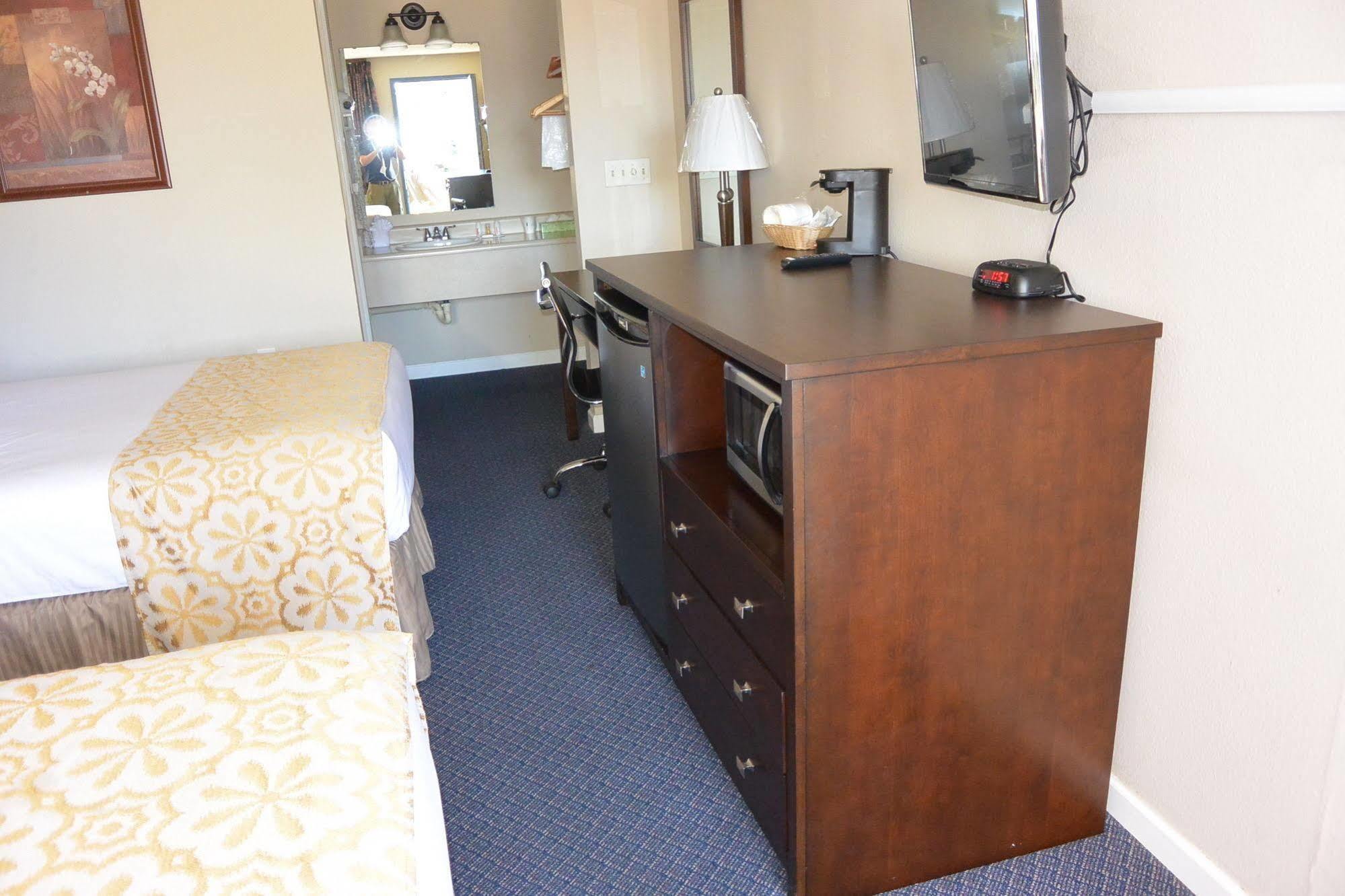 Days Inn By Wyndham Lakewood South Tacoma מראה חיצוני תמונה