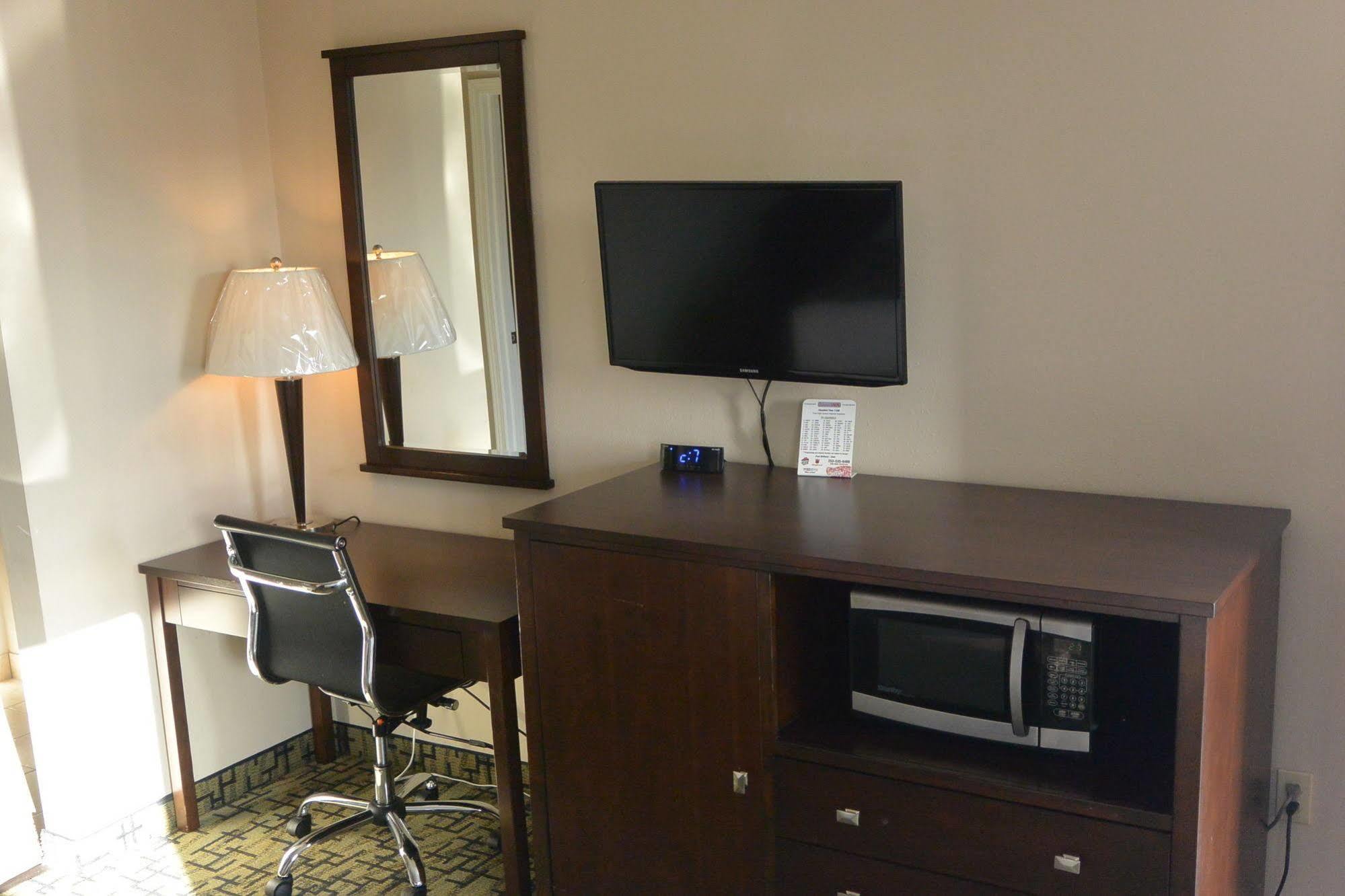 Days Inn By Wyndham Lakewood South Tacoma מראה חיצוני תמונה